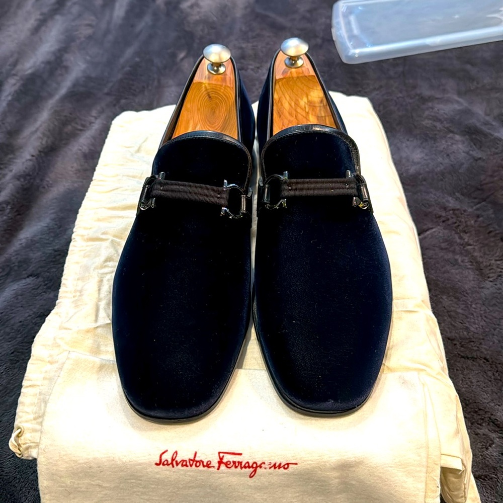 Men’s Ferragamo suede party loafer with Gancini buckle size 12D. Mint condition
